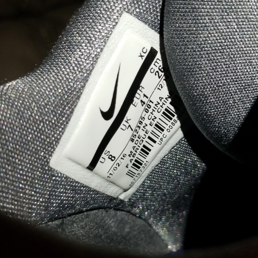 Basketball Shoes - Picture 5 of 5